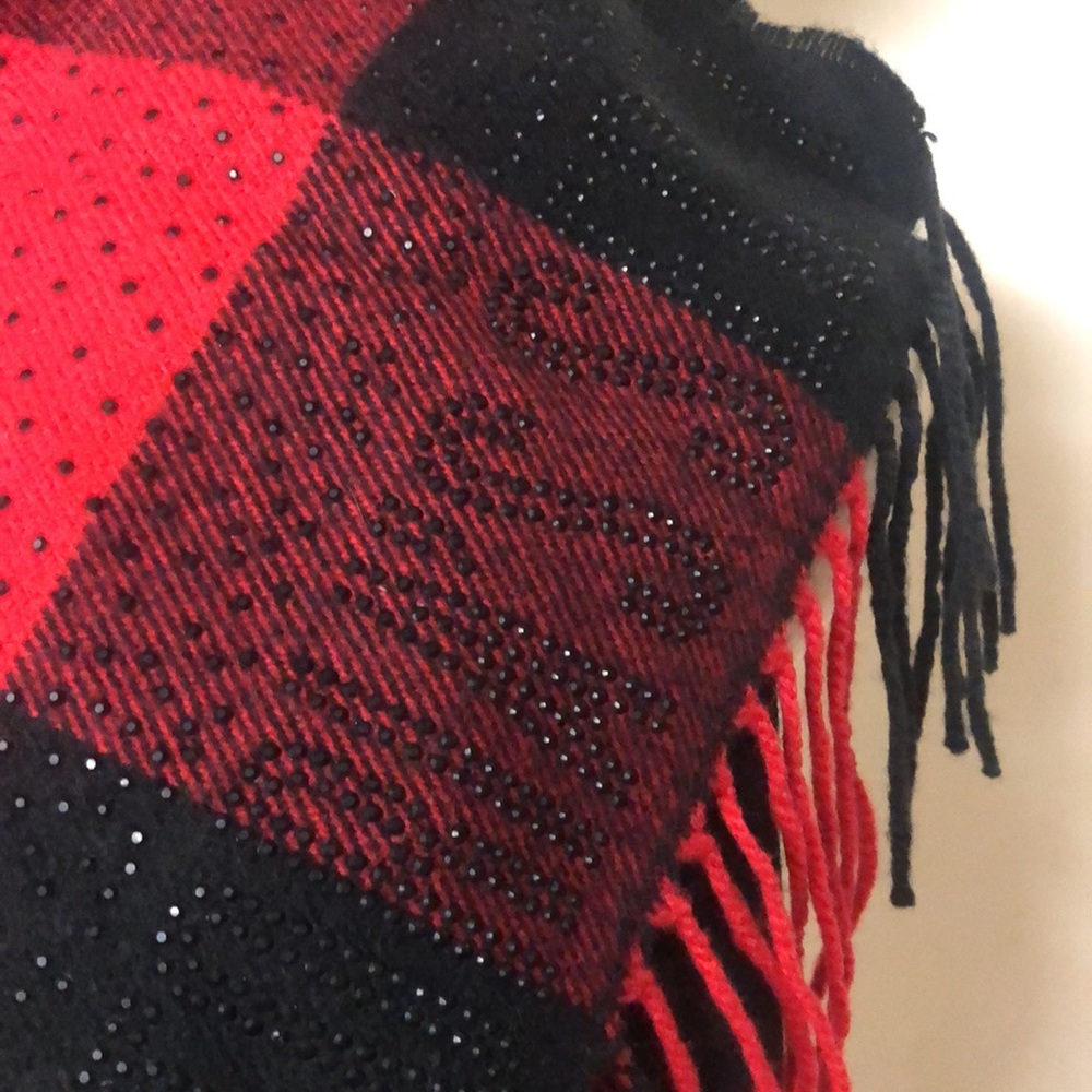 TWO Victoria’s Secret set new red and black winter scarves